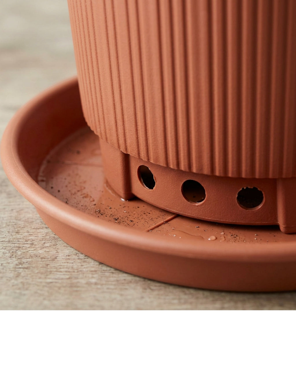 Ybdwn Ribbed Round Plastic Planter with Saucer 12 in Clay Brown - Detail view